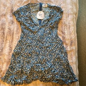 Blue floral Princess Polly dress NWT